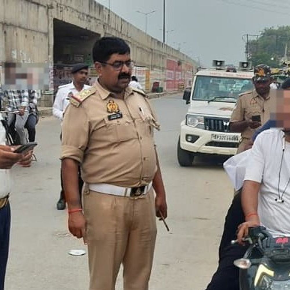 चंदौली में ट्रैफिक अभियान: 82 वाहनों का चालान:नियम तोड़ने पर 94 हजार रुपये का जुर्माना वसूला जाएगा