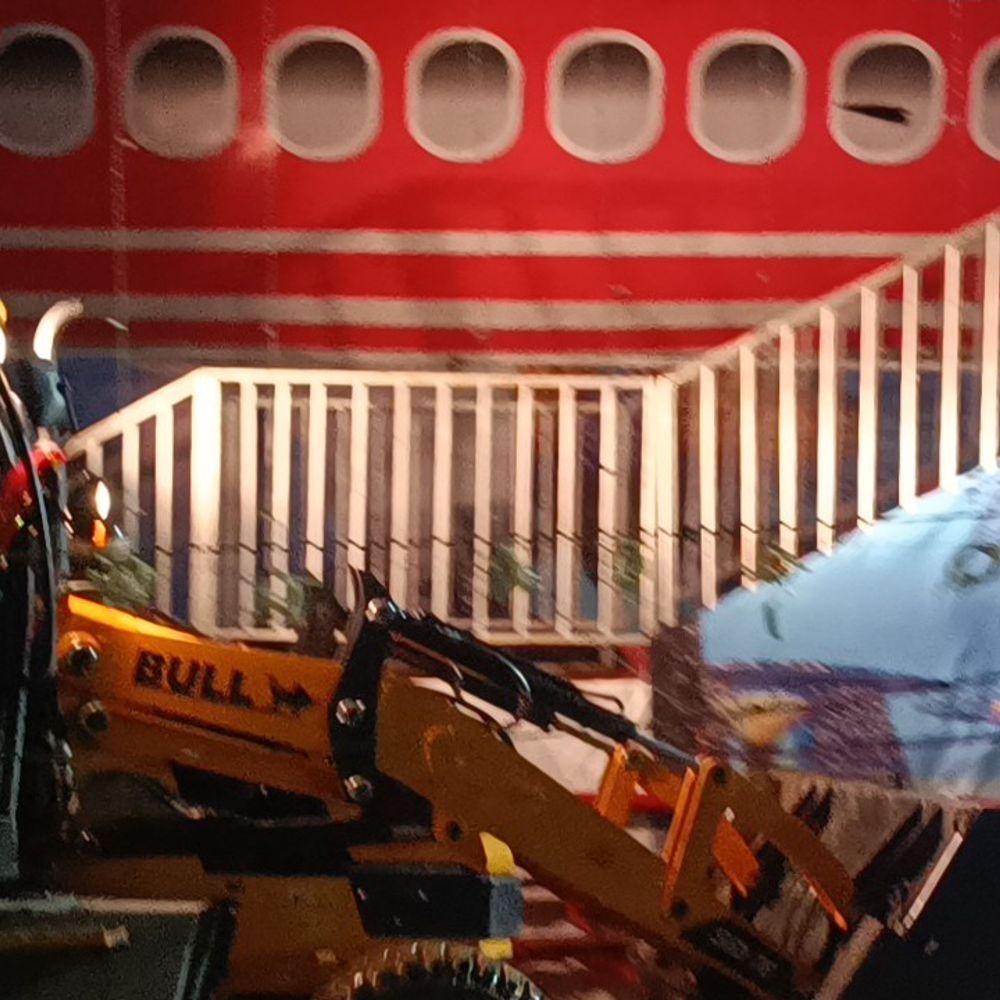 सोनभद्र मेले के होर्डिंग-गेट तोड़े गए:मेला प्रबंधन ने भाजपा विधायक पर दबाव का आरोप लगाया