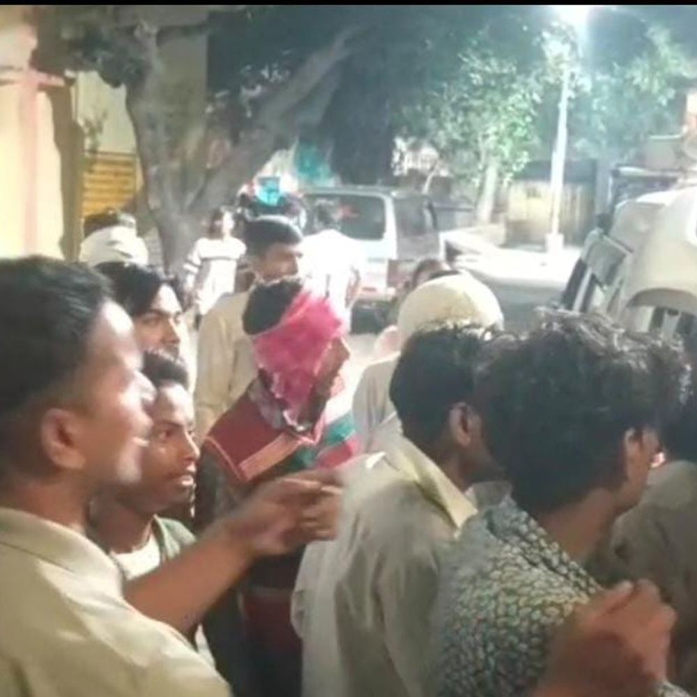 संभल में शादी में कॉफी मशीन फटी, 5 लोग घायल:कैटरिंग वेटर और दूल्हे के 4 रिश्तेदार अस्पताल में भर्ती