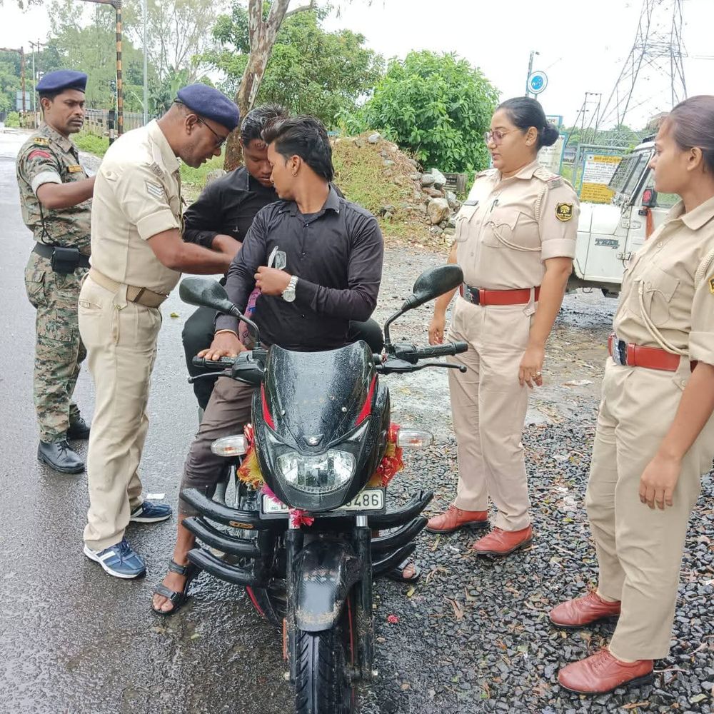 शराब के साथ और पीने के आरोप में 22 लोग गिरफ्तार