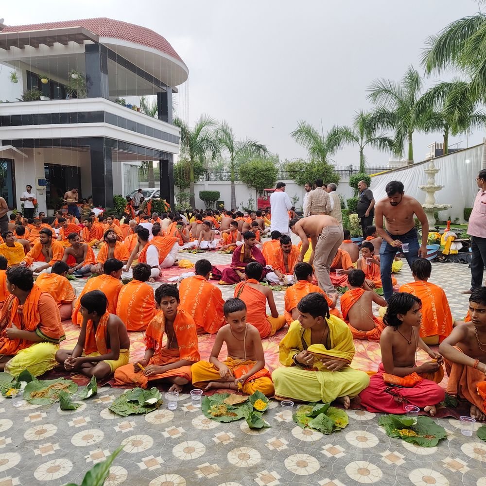 गौरीगंज विधायक के आवास पर विशाल भंडारे का आयोजन:श्रीराम कथा के समापन पर लोगों ने ग्रहण किया प्रसाद, राज्यमंत्री सहित डीएम पहुंचे