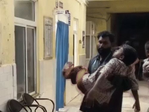 तेलंगाना के स्कूल में दूषित खाने से 52 छात्र बीमार:उल्टी और पेट दर्द की शिकायत, 32 बच्चे डिस्चार्ज , 20 का इलाज जारी