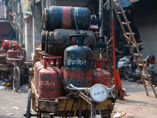 बैंक खाते में चार नॉमिनी जोड़ सकेंगे:UPI से टोल पेमेंट करना सस्ता, कॉमर्शियल सिलेंडर के दाम ₹6.50 तक घटे; नवंबर के 6 बड़े बदलाव