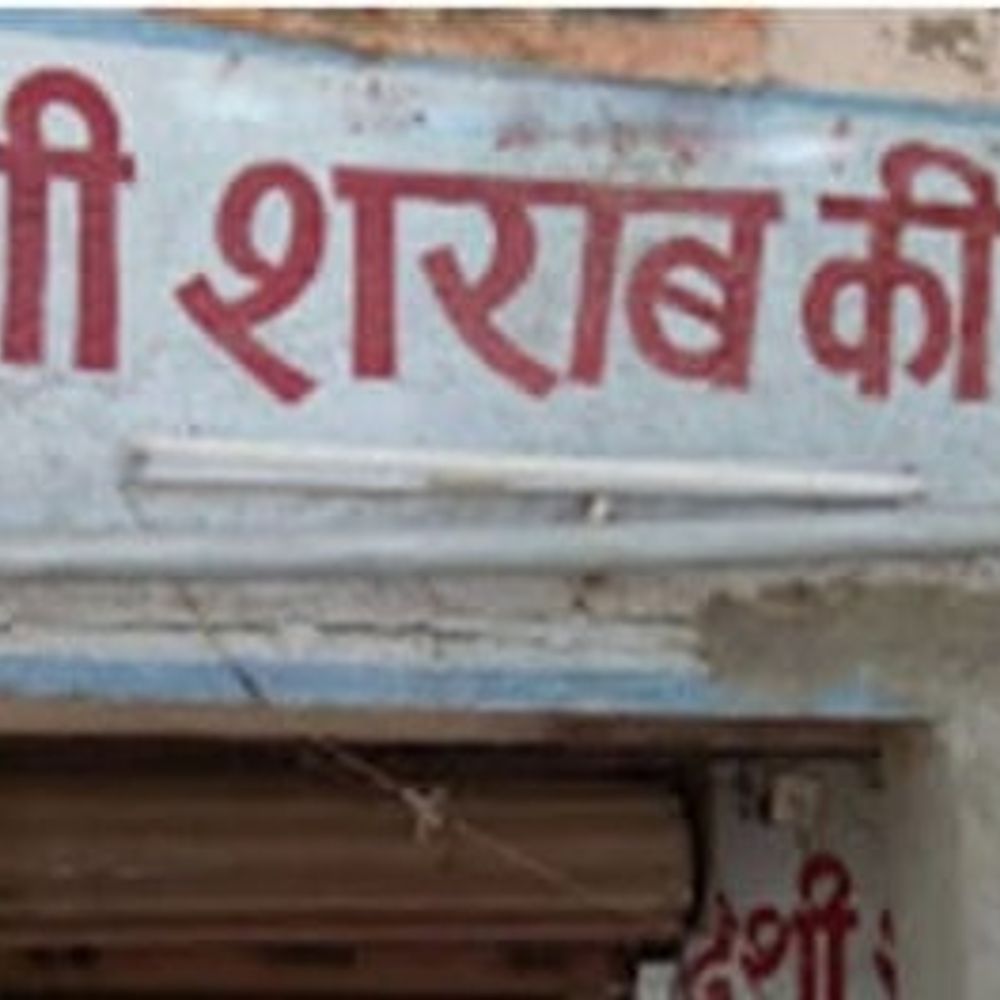 शराब गोदाम से 5 लाख से अधिक का गबन:आजमगढ़ में कर्मचारियों ने किया खेल दर्ज हुआ मुकदमा, जांच में जुटी कोतवाली पुलिस