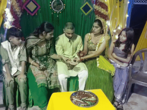 रोहतक में बॉक्सर अमित पंघाल के हाथों में लगी मेहंदी:कल निकलेगी बारात, जींद में अंशुल श्योकंद संग लेंगे 7 फेरे