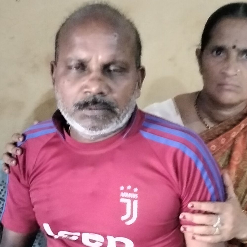 गोगरी बाजार में ई-रिक्शा पलटा:  एक व्यक्ति घायल, जर्जर सड़क बनी हादसे का कारण – Khagaria News