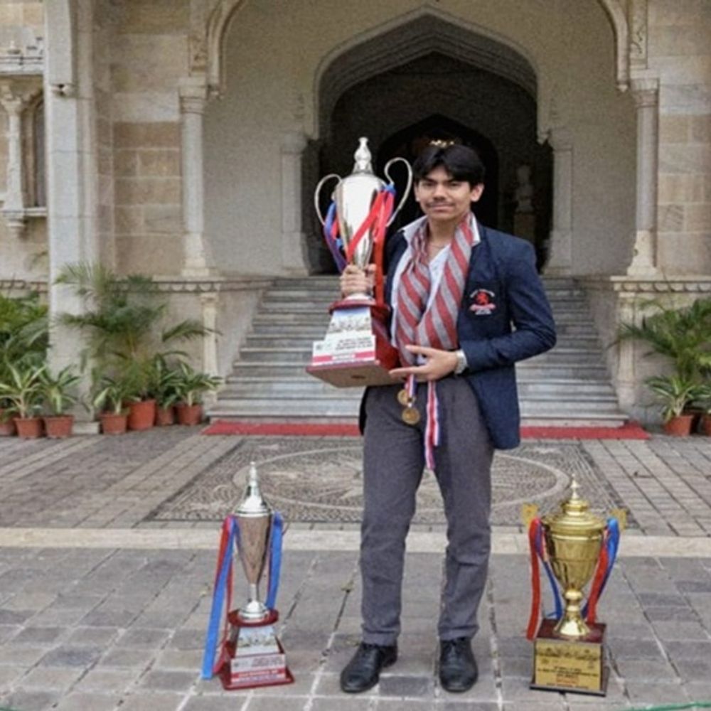 भिवानी के शूटर ने इंदौर में जीते 2 गोल्ड:आशीष पंघाल ने 10 मीटर एयर पिस्टल से लगाया निशाना; छठी कक्षा से ले रहे कोचिंग