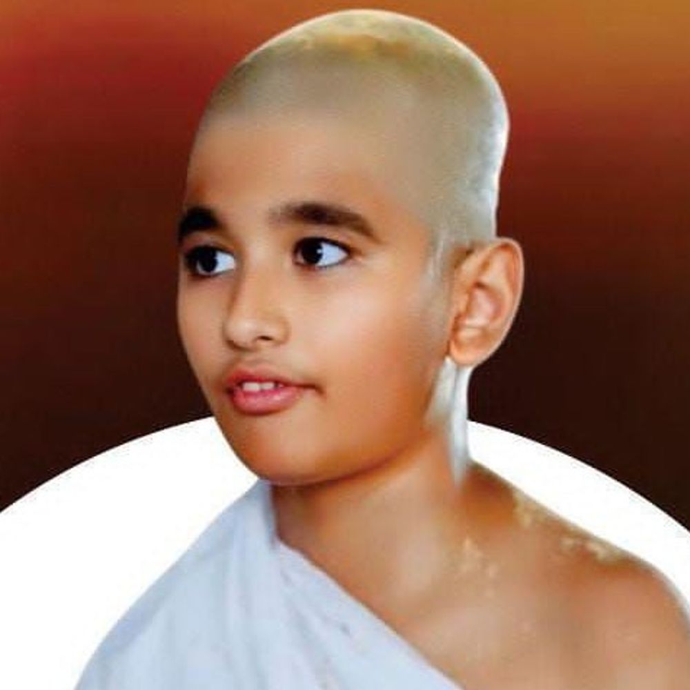 बालमुनि हंसभद्र ने बिना स्कूल जाए सारा ज्ञान अर्जित किया:राजनांदगांव में प्रखर बुद्धि देख हैरान हुए लोग; स्मरण शक्ति का किया प्रदर्शन