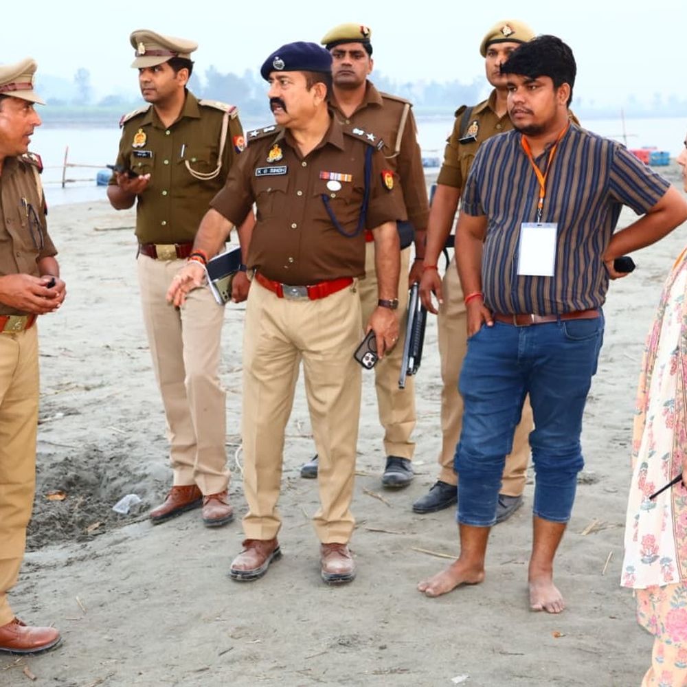 गढ़ कार्तिक मेला ड्यूटी से 9 पुलिसकर्मी नदारद मिले:एसपी ने दो दरोगा सहित 9 को निलंबित किया, प्रशासन अलर्ट पर