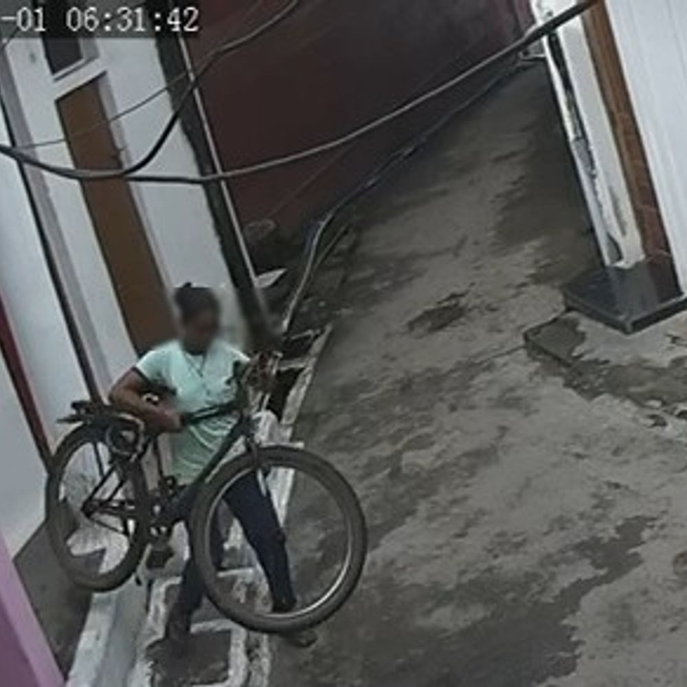 लेडी साइकिल चोर का VIDEO:युवती सीसीटीवी में कैद, पुलिस में शिकायत की तैयारी