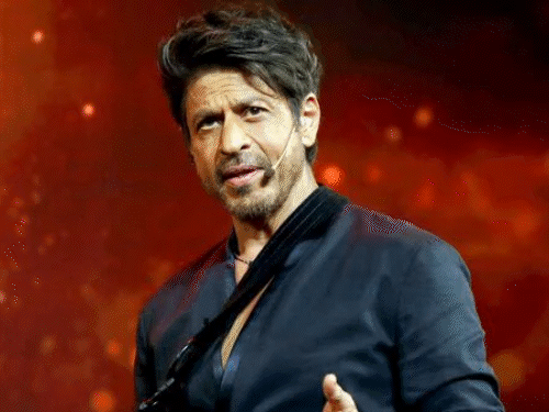 शाहरुख खान बांद्रा में फैन इवेंट में पहुंचे:'मन्नत' के बाहर फैंस को नहीं किया ग्रीट, बोले - फैसला सबकी सुरक्षा के लिए लिया गया