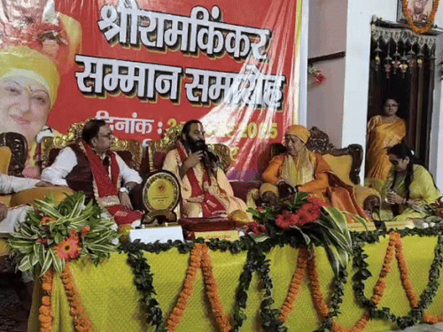 देश के प्रसिद्ध साहित्यकार यतींद्र मिश्र को मिला युगतुलसी सम्मान:आचार्य मिथिलेशनंदिनी बोले- दलित, स्त्री, वामपंथी विमर्श के नाम पर मानस से खिलवाड़ बंद हो