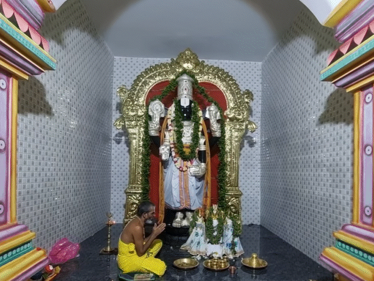 3000 श्रद्धालु, संभालने वाला कोई नहीं, भगदड़ में 9 मौतें:चश्मदीद बोले- मंदिर में दम घुटा, लोग गिरे तो भीड़ कुचलकर निकलती रही