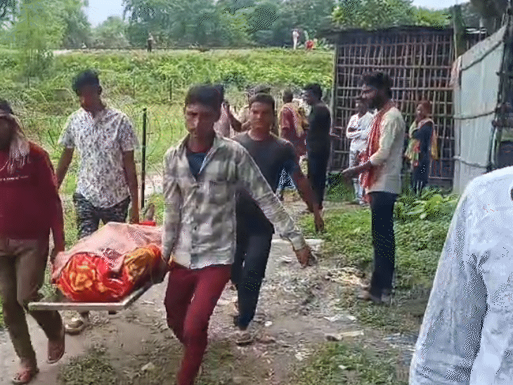 किशनगंज में ट्रेन से गिरे दो युवक:पैर-शरीर कटने से मौके पर मौत, गलत ट्रेन से उतरने की कोशिश में गई जान