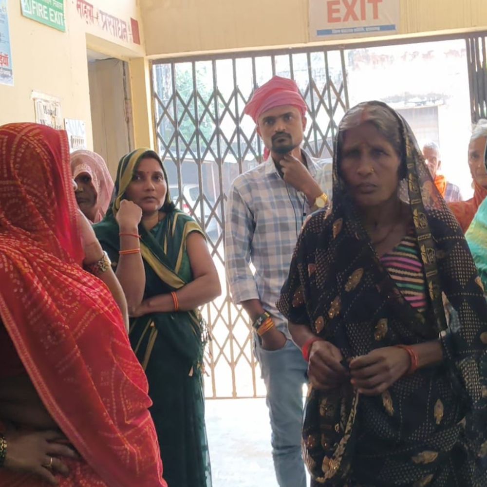 स्वास्थ्य कर्मियों की लापरवाही से नवजात की मौत:प्रतापगढ़ में परिजनों ने लगाया प्रसव में लापरवाही का आरोप