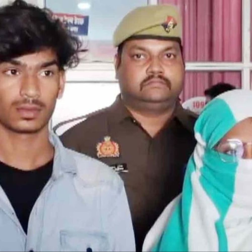 LLB स्टूडेंट ने बॉयफ्रेंड संग मिलकर की थी टप्पेबाजी,गिरफ्तार:झांसी के ज्वेलर्स को फर्जी UPI पेमेंट का स्क्रीशॉट दिखाकर ले गए थे 50 हजार की चेन