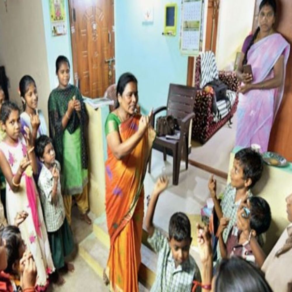 4000 महिलाओं को आत्मनिर्भर बनाया:​​​​​​​कभी खेतों में बंधुआ मजदूर थीं, 27 साल में 1856 परिवारों को गुलामी से निकाला