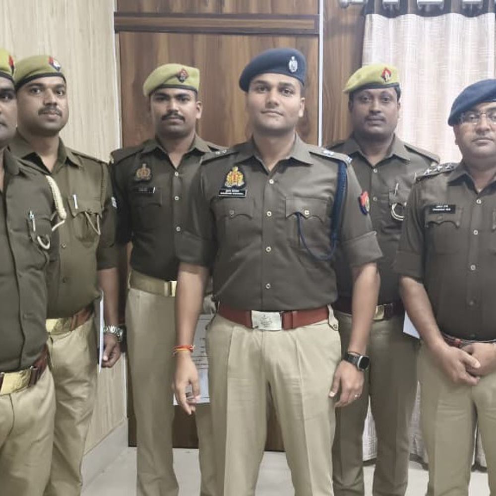 भदोही में शराब ठेके में चोरी करने वाले गिरफ्तार:25 हजार कैश और मोबइल फोन बरामद, पुलिस ने घेराबंद कर पकड़ा