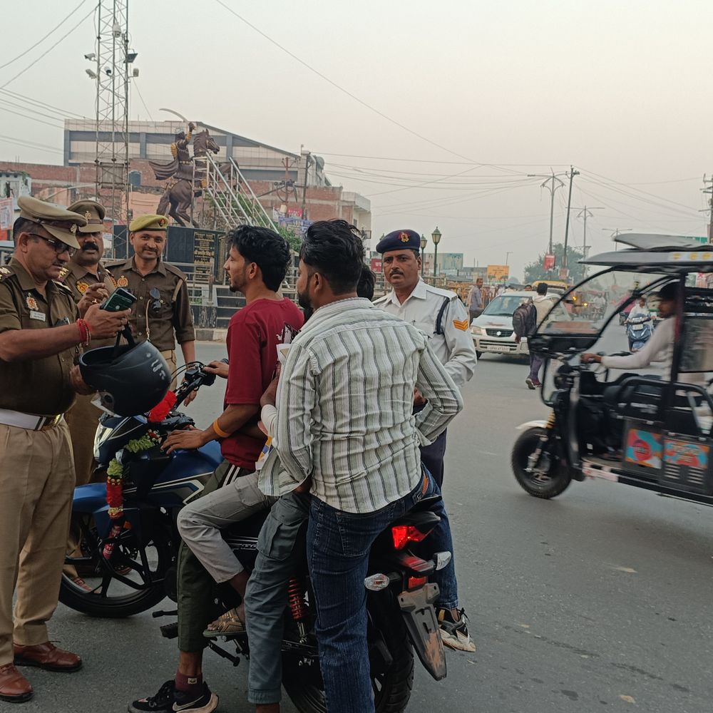 मैनपुरी में यातायात अभियान:247 वाहनों का चालान, सड़क सुरक्षा के लिए विशेष चेकिंग