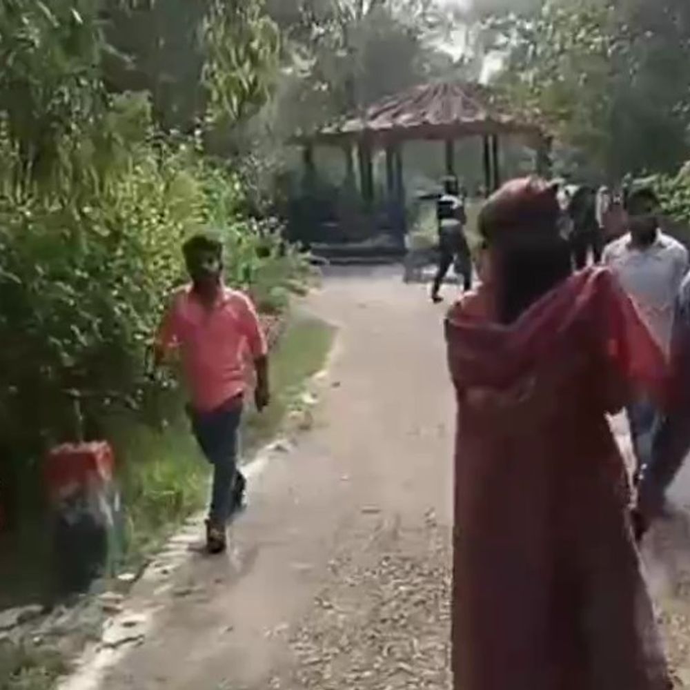 बुर्का पहनकर छेड़खानी कर रहा मुस्लिम युवक पकड़ा गया:बजरंग दल ने पुलिस को सौंपा, मुकदमा दर्ज