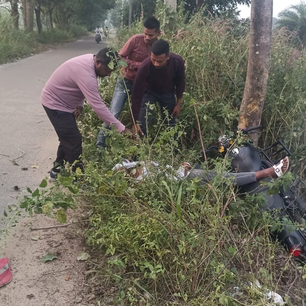 कोडरमा में दो सड़क हादसे, दो की मौत:  हादसे में एक युवक घायल, अनियंत्रित बाइक से गिरने पर महिला की गई जान – koderma News