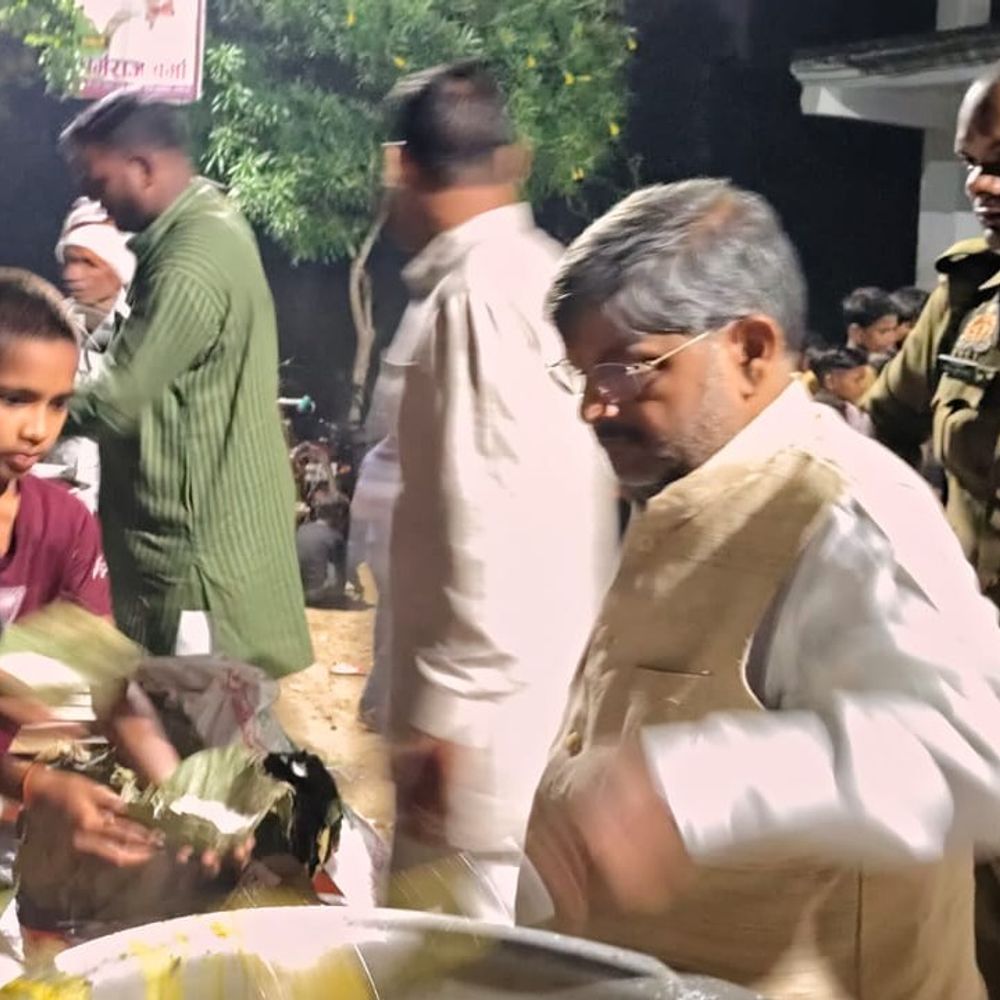 विधायक रामचंद्र यादव शिवाला मेले में शामिल हुए:श्रद्धालुओं को प्रसाद बांटा, नशे व प्लास्टिक मुक्ति का संदेश दिया