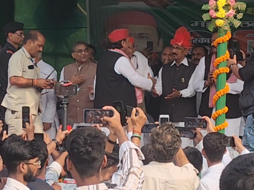 'ओसामा यानी शेर सिंह, इस बार दहाड़ेंगे'-अखिलेश यादव:सिवान के हुसैनगंज में बोले-फेसबुक, इंस्टाग्राम कोई और चलाता है , गूगल कोई सर्च कर देता