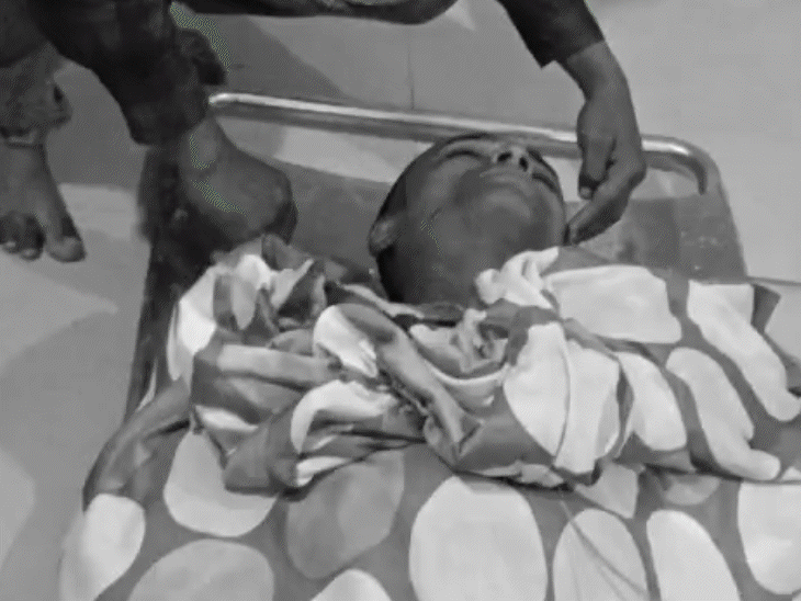 देवर-भाभी के हंसी मजाक में युवक की हत्या:मौसेरा भाई बोला- दादा और चाचा ने बांस बल्ले से पीटकर मार डाला; बीच-बचाव में पत्नी भी घायल