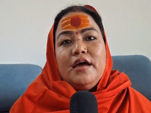 ममता कुलकर्णी वाला किन्नर अखाड़ा टूट गया:महामंडलेश्वर टीना मां का इस्तीफा, सनातनी किन्नर अखाड़ा बनाया