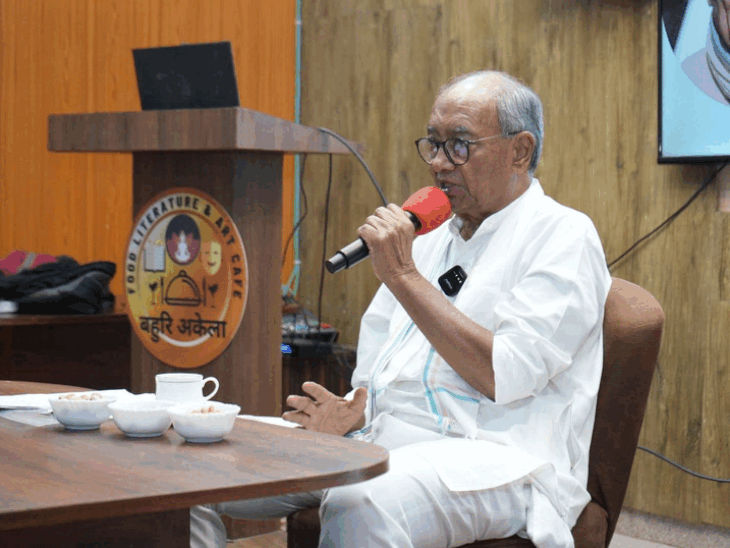 दिग्विजय ने कहा- दिल्ली दंगों का आरोपी उमर खालिद बेकसूर:फेसबुक पर लिखा- उसके साथ बहुत अन्याय हो रहा; भाजपा विधायक बोले- जल्दी पाकिस्तान जाएं