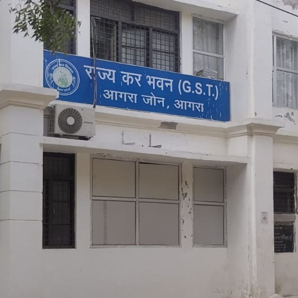 आगरा में एसजीएसटी की जांच में करोड़ों का स्टॉक गायब:कारोबारी ने जमा कराए 85.40 लाख रुपए