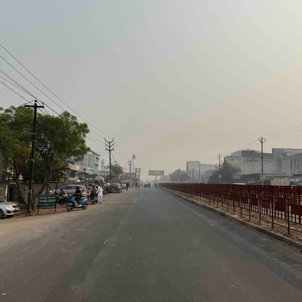 बुलंदशहर में वायु प्रदूषण फिर गंभीर स्तर पर:AQI 330 के पार, लोगों को सांस लेने में दिक्कत
