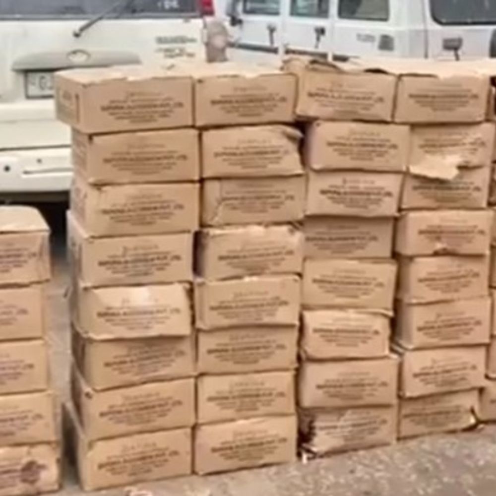 अवैध शराब पर कार्रवाई में पुलिस आगे:2021 के जहरीली शराब कांड के बाद फिर बढ़ी तस्करी, 24 लोगों की हुई थी मौत