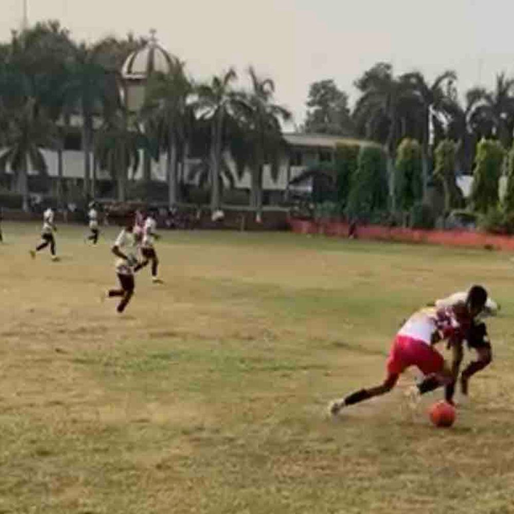 गोरखपुर में फुटबॉल मैदान पर हुए रोमांचक मुकाबले:दो मैच रहे ड्रॉ, सद्भावना क्लब ने 4-0 से दर्ज की धमाकेदार जीत