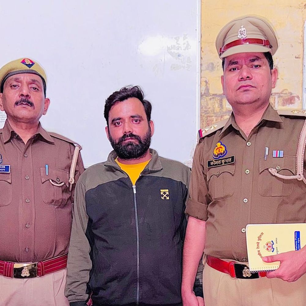 इटावा में 12 साल बाद फरार वारंटी गिरफ्तार:महिला से छेड़खानी का आरोप, जीआरपी ने दबोचा