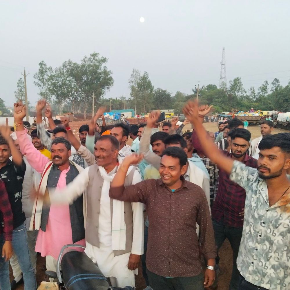 लटेरी मंडी में किसानों का हंगामा:  नीलामी रोकने, अव्यवस्थाओं से नाराज; तहसीलदार-सचिव ने संभाला मोर्चा – Vidisha News