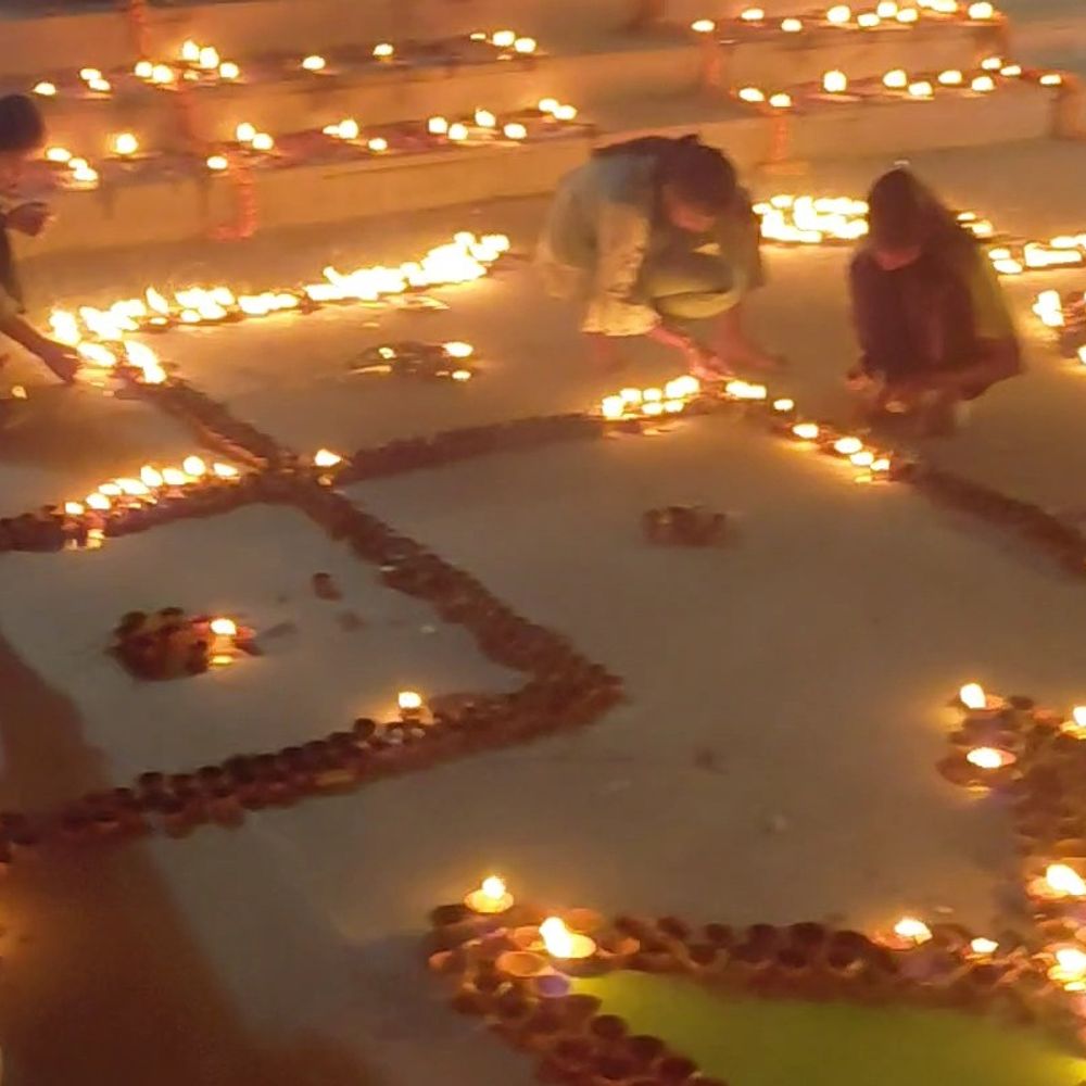 8 तस्वीरों में देखें पांचाल घाट की देव दीपावली:फर्रुखाबाद में बढ़ी संख्या में श्रद्धालुओं ने किया दीपदान, गंगा आरती में हुए शामिल