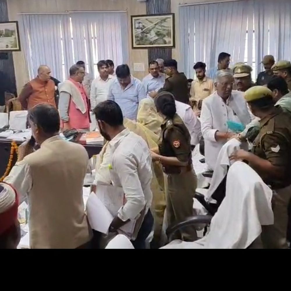 BJP सांसद बोले- कानपुर देहात का सबसे बड़ा हिस्ट्रीशीटर हूं:दिशा बैठक में सांसद-पूर्व सांसद भिड़े, सपा जिलाध्यक्ष ने कहा- दो इंजन आपस में लड़ रहे