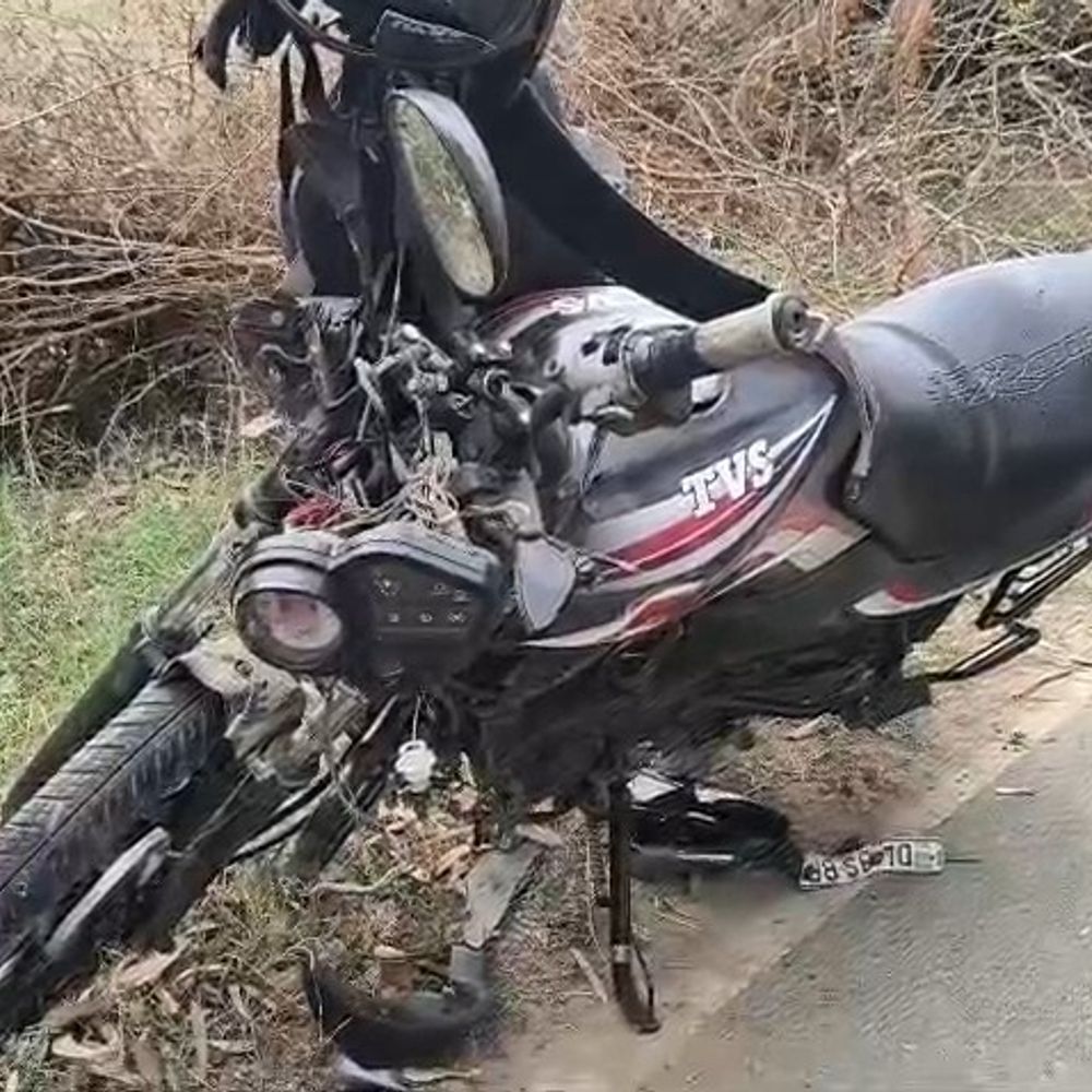 मथुरा में सड़क हादसे में किशोरी की मौत, मां घायल:ननिहाल जा रही थी बेटी, अस्पताल में भर्ती मां की हालत गंभीर