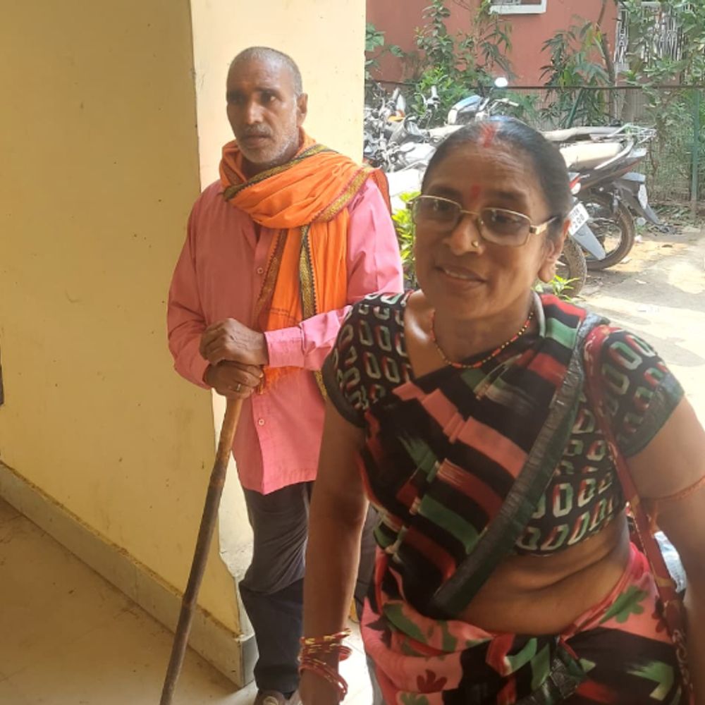 गंगा स्नान करने आई महिला का सामान चोरी:2 चोरों ने 500 मीटर घूमाया, सोने के गहने और कैश पर किया हाथ साफ