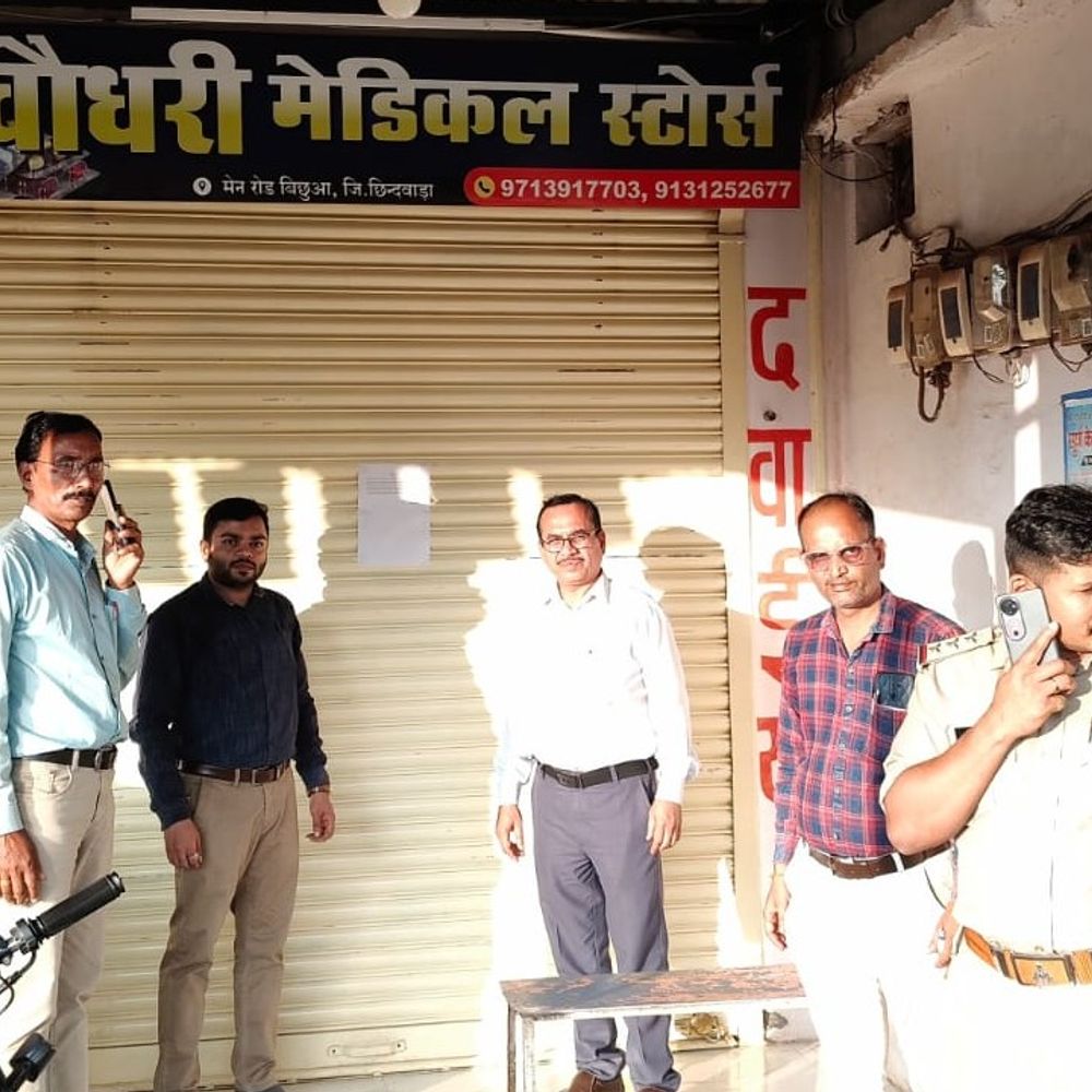 छिंदवाड़ा में अवैध दवा बिक्री पर प्रशासन सख्त:बिछुआ और चांद में मेडिकल स्टोर्स का औचक निरीक्षण; 3 दुकानों को नोटिस