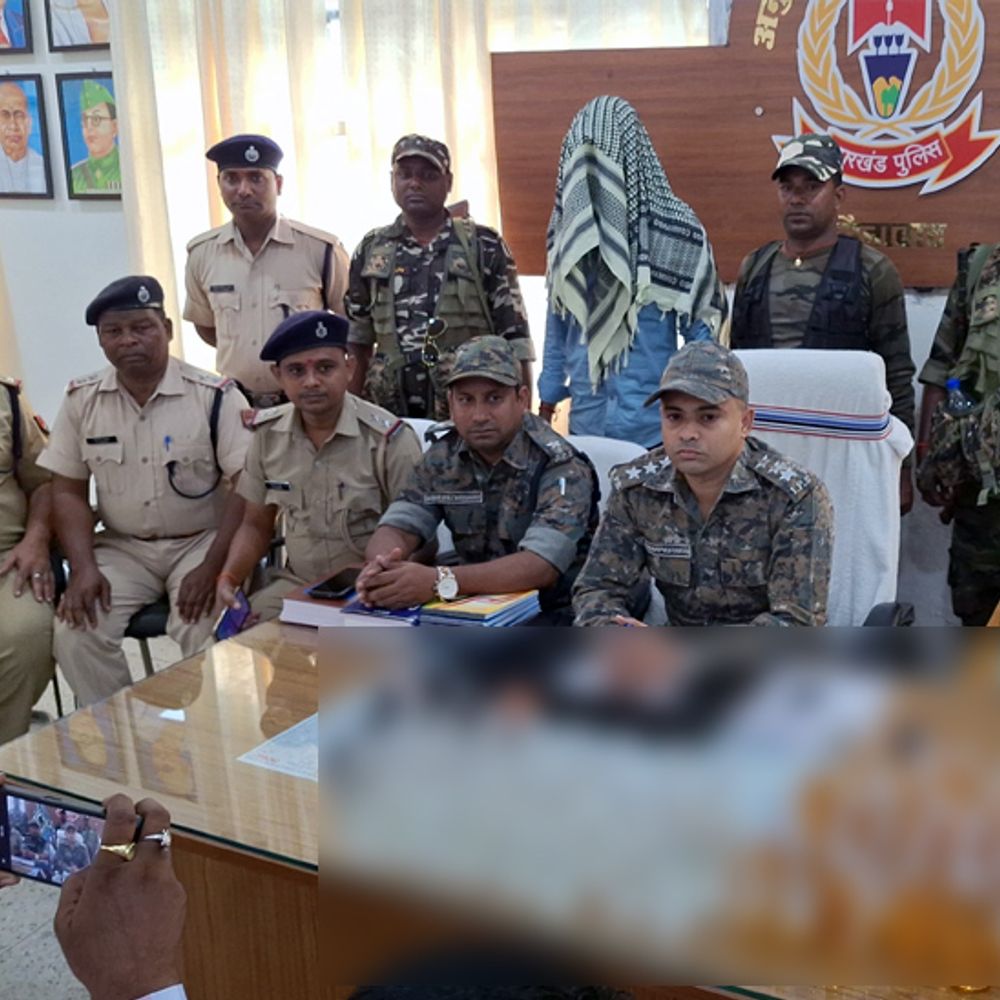 पलामू में रेलवे स्टेशन के पास 2000 बोतल शराब जब्त:  झाड़ियों में अवैध शराब छिपाकर रखी गई थी, एक आरोपी गिरफ्तार – Palamu News