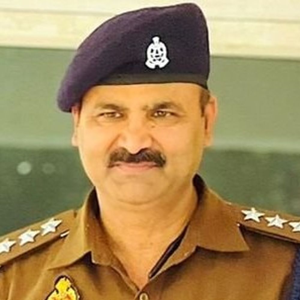 अखिलेश दुबे के करीब सीओ ऋषिकांत शुक्ला सस्पेंड:100 करोड़ से अधिक की प्रापर्टी बनाई; विजिलेंस ने शुरू की जांच