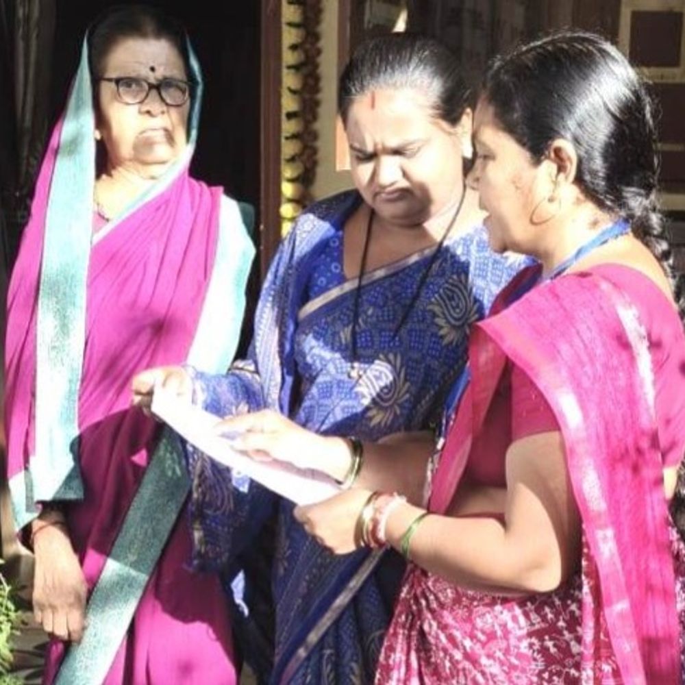 बुरहानपुर में मतदाता सूची का विशेष गहन पुनरीक्षण शुरू:बीएलओ घर-घर सत्यापन कर रहे; लेक्टर ने SIR में लगे कर्मचारियों के छुट्टी पर लगाई रोक