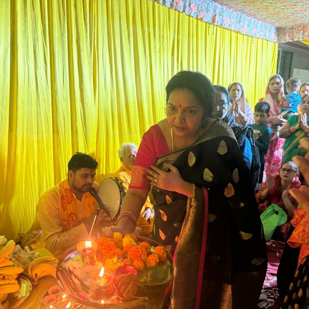 लखनऊ में देव दीपावली पर 1100 दीप प्रज्वलित:यात्री शक्तिपीठ गोमतीनगर ने कार्तिक पूर्णिमा पर उत्सव मनाया