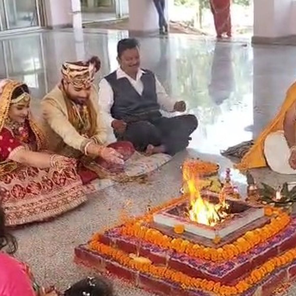 भोजपुरी फिल्म 'लाल दाना' का मुहूर्त संपन्न:बक्शी का तालाब के श्याम मंदिर में हुई शूटिंग की शुरुआत