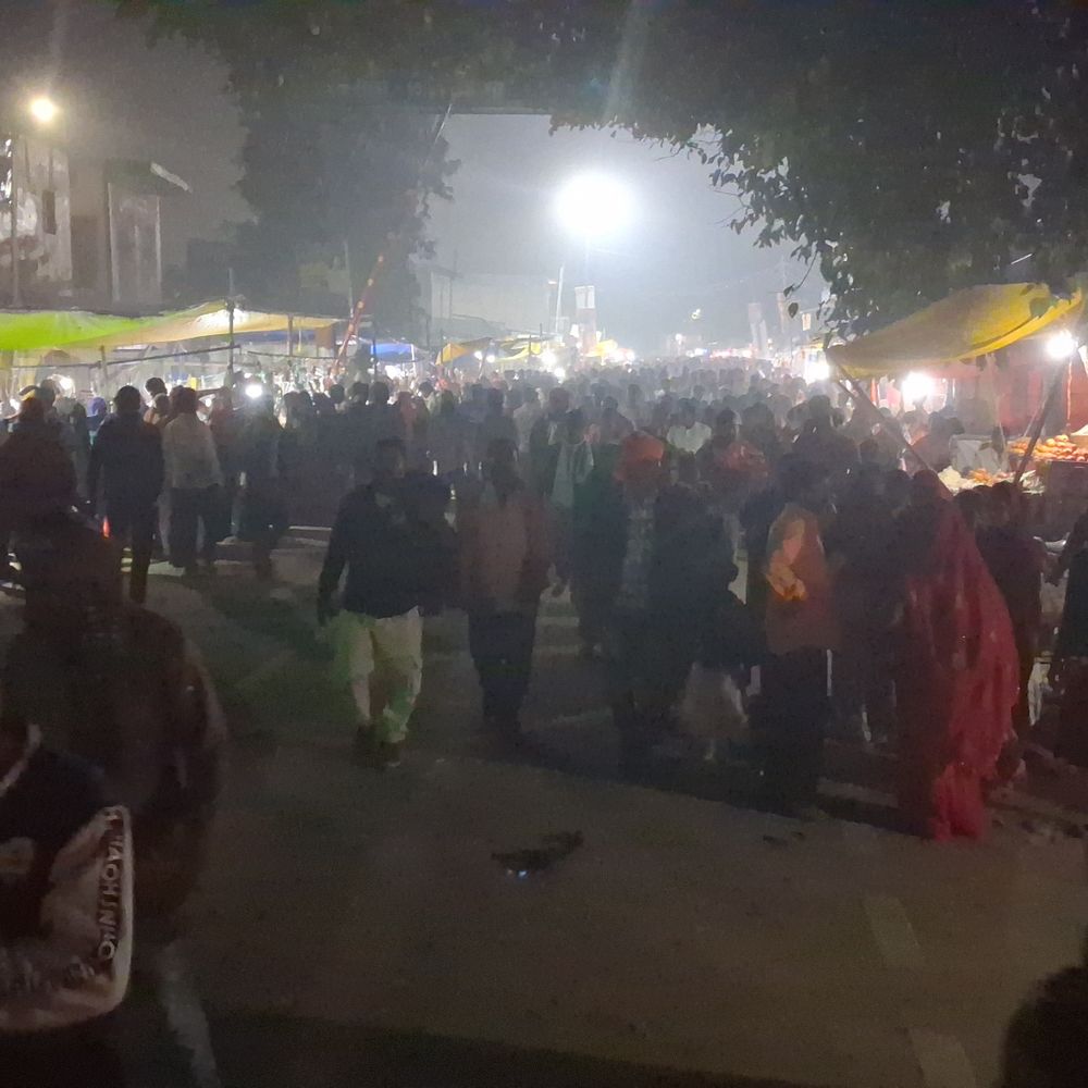 कार्तिक पूर्णिमा मेले में आधी रात तक बिकी शराब:आबकारी-पुलिस की कार्रवाई के बाद भी ठेके खुले रहे