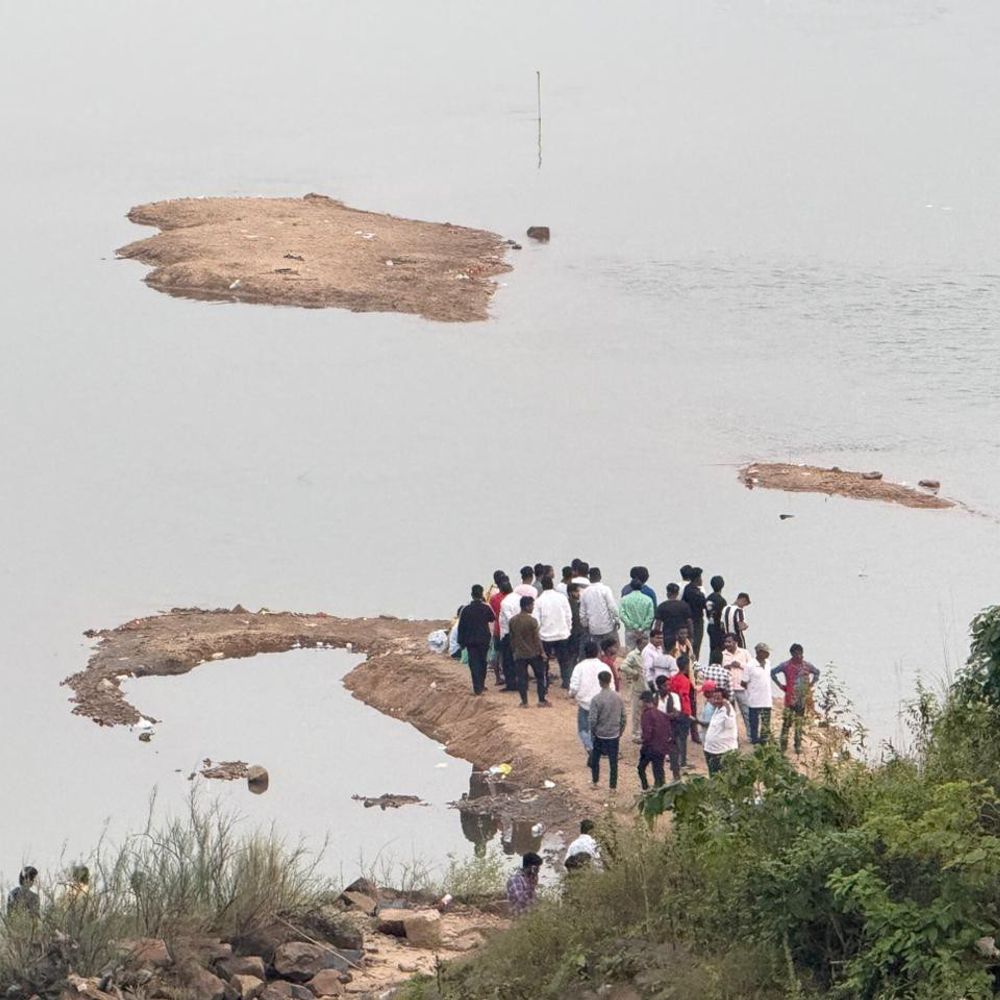 धनबाद में नदी में डूबे पांच युवक, एक की मौत:  तीन को लोगों ने सुरक्षित बचाया, एक लापता; कार्तिक पूर्णिमा स्नान के दौरान हुआ हादसा – Dhanbad News