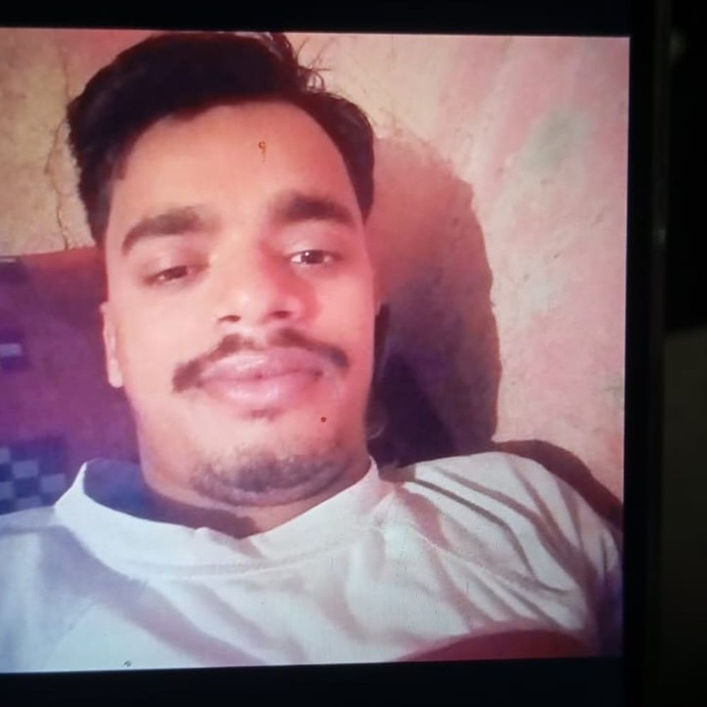 भदोही नेशनल हाईवे पर हादसा, दो युवकों की मौत:अज्ञात वाहन ने बाइक को टक्कर मारी, दो घायल; पुलिस जांच में जुटी