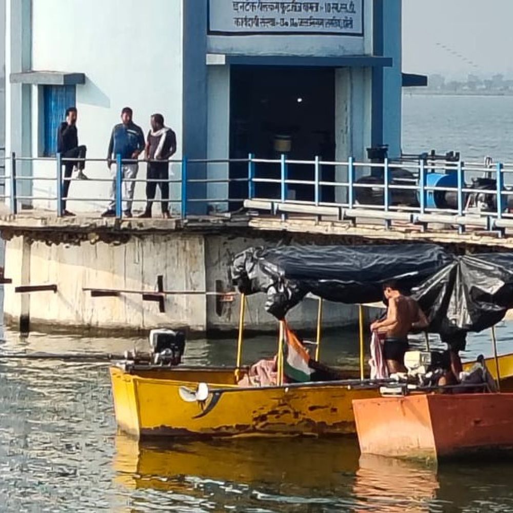 ललितपुर में लिपिक का पुत्र मंगलवार रात से लापता:गोविंद सागर बांध पर स्कूटी और पानी में चप्पल मिली, अनहोनी की आशंका, तलाश जारी